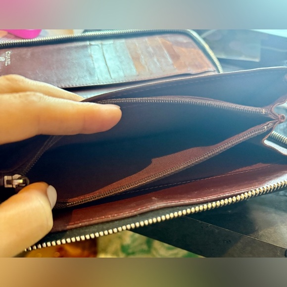 CHANEL Black Quilted Leather Wallet - Picture 7 of 8